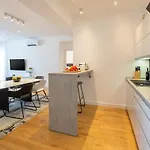 Luxury Mirage Apartment