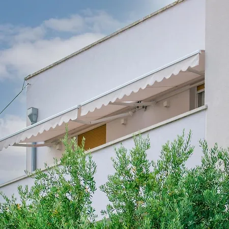 Luxury Mirage Apartment