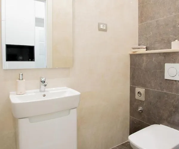 Luxury Mirage Apartment